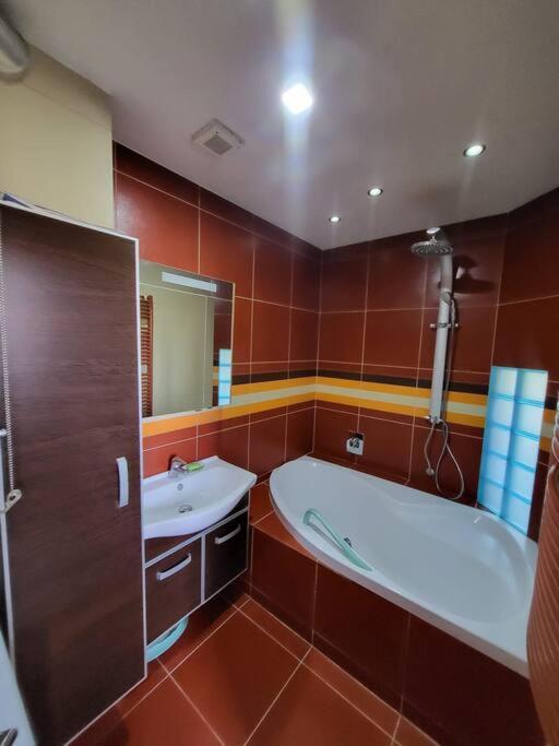 Ferienwohnung Luxusni Mezonet V Centru Reichenberg Exterior foto