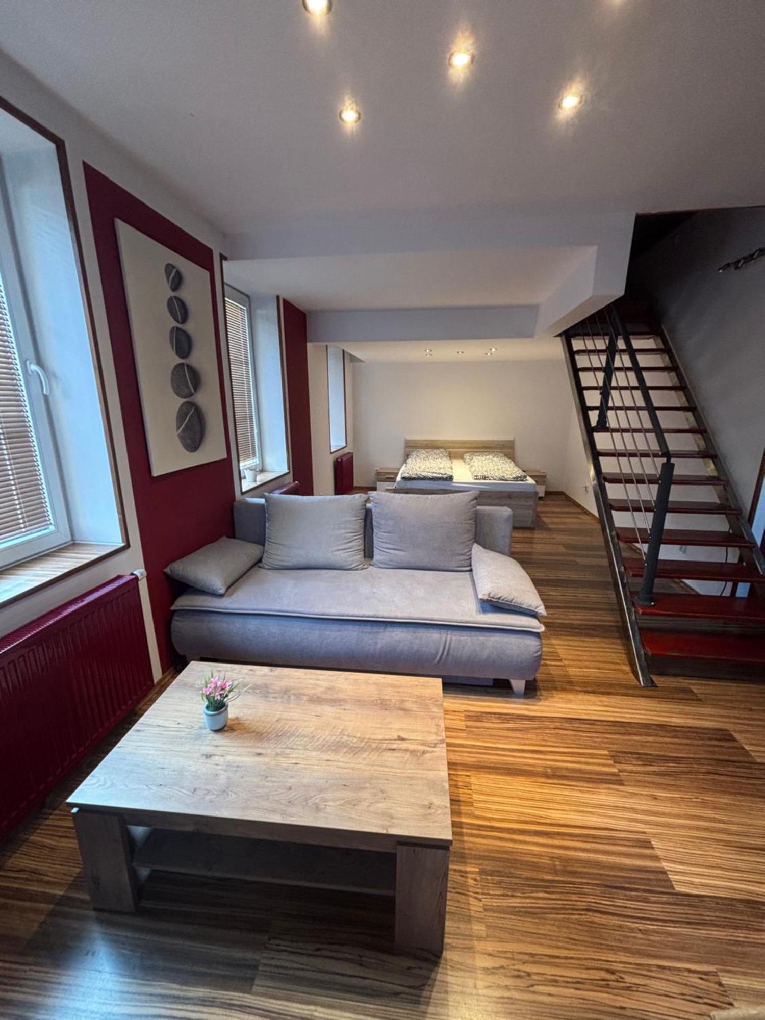 Ferienwohnung Luxusni Mezonet V Centru Reichenberg Exterior foto